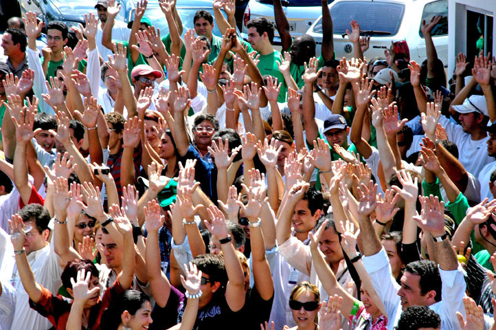 Trabalhadores metalúrgicos de todos os grupos conquistam aumento real e cláusulas sociais