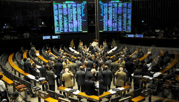 Senado durante a votação no começo da noite desta quarta, 19