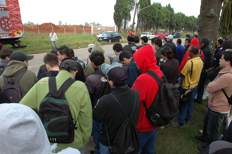 Assembléias sindicais que decidiram pela greve aconteceram hoje (24) às 8h e às 14h, em frente à fábrica, na zona industrial de Sorocaba