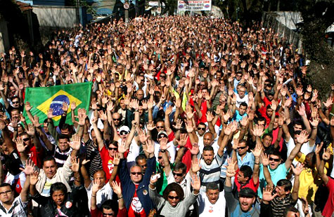 Trabalhadores rejeitam proposta e já começam a fazer protestos na porta das montadoras do ABC