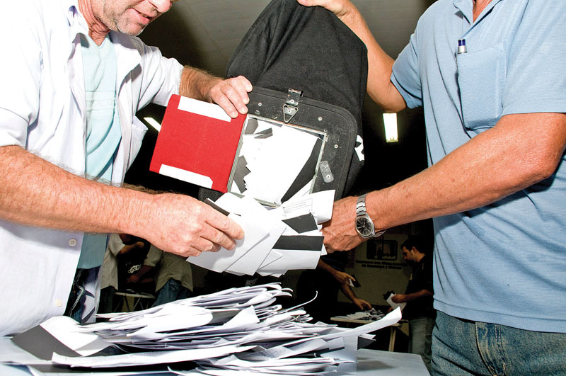 Voto é em cédula de papel e trabalhador deve fazer o X no campo da cédula referente à chapa, não sobre o nome dos candidados