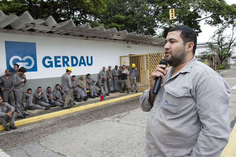 Clodoaldo Lisboa, membro do CSE na Gerdau, durante protesto no último sábado