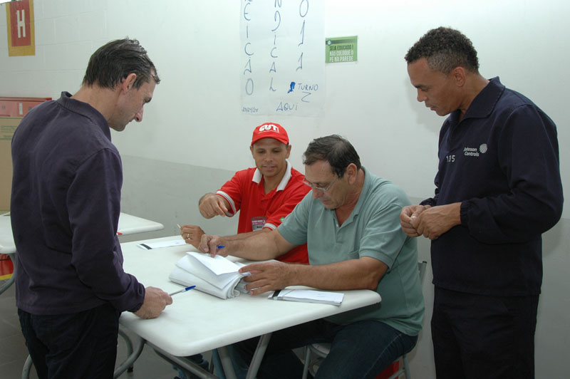 Primeiro turno movimentou mais 8 mil trabalhadores em 51 fábricas; segundo turno acontece em todas as empresas onde houver eleitor apto a votar