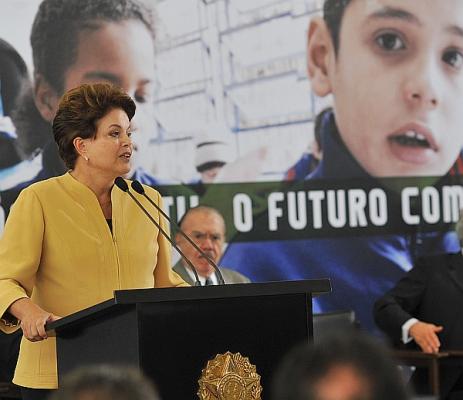 A presidente da República, Dilma Rousseff, assinou todos os convênios para a construção de 718 creches no país