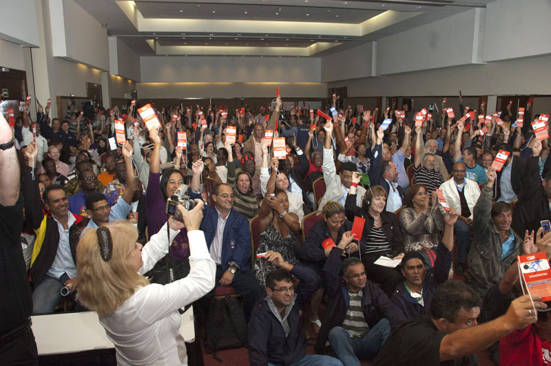 Na abertura do Congresso houve uma votação simbólica que reelegeu Lula como presidente de honra da CNM/CUT