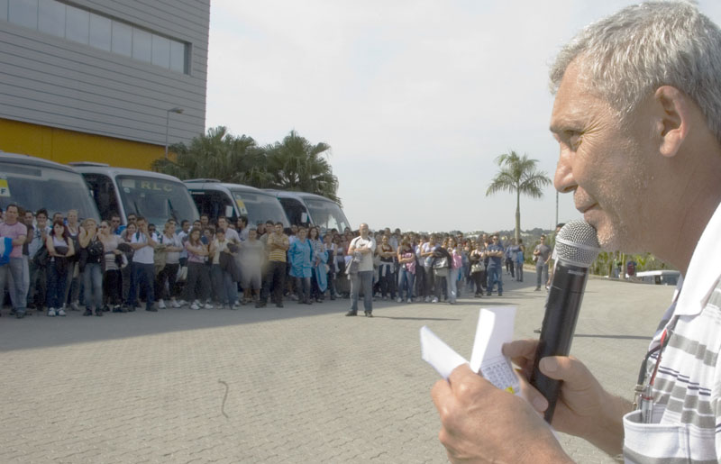 O dirigente sindical Joselito Mansinho durante assembleia na Jabil, em Sorocaba, no começo da tarde dessa terça-feira, 20