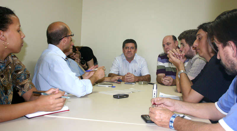 Hamilton Pereira e José Carlos Triniti durante entrevista no escritório político do parlamentar durante coletiva concedida nesta sexta