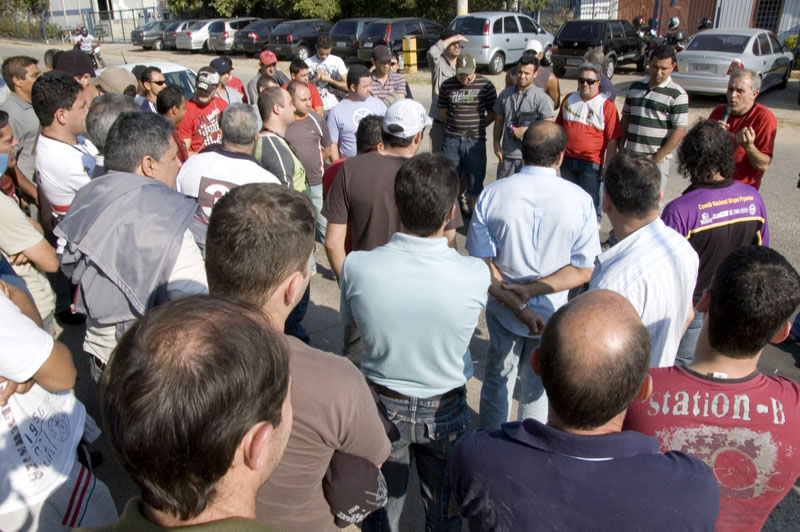 Greve começou na segunda-feira e só terminou, definitivamente, no começo desta tarde, quando segundo turno também aprovou a volta ao trabalho