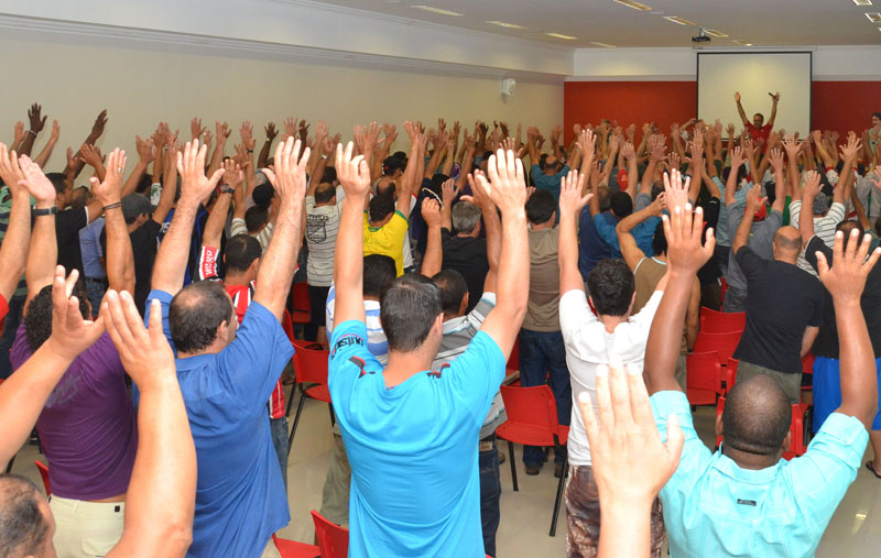 Assembleia que aprovou acordo nas fundições e greve pipoca nas demais empresas aconteceu das 9h30 às 11h deste domingo, no Sindicato