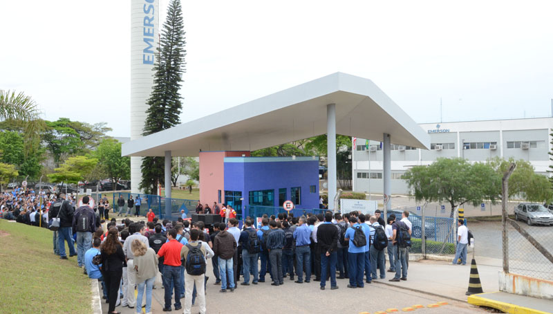 Além da reivindicação de reajuste salarial, trabalhadores pedem redução de jornada, para 40 horas