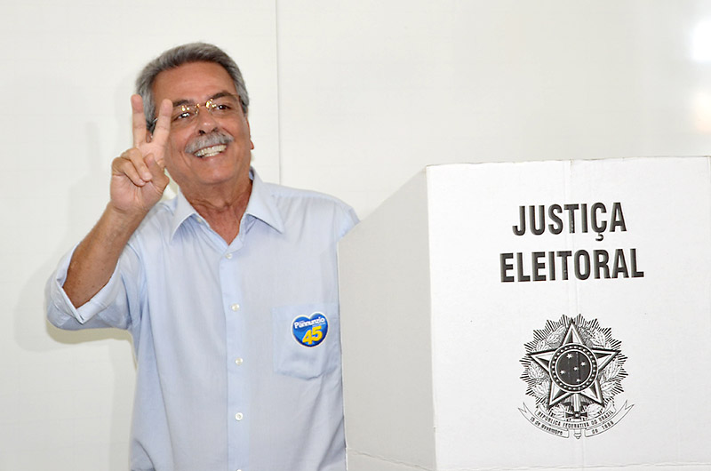 O candidato a prefeito do PSDB, Antonio Carlos Pannunzio, votou Colégio Dom Aguirre por volta das 10h30