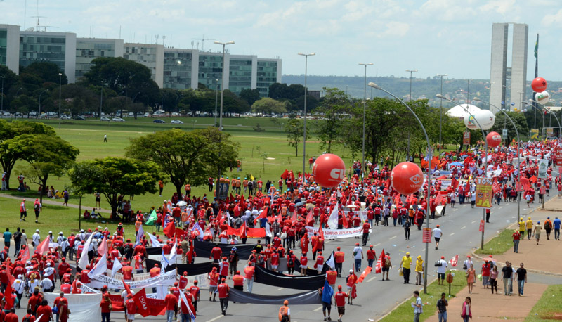 Após comandar a Marcha das Centrais Sindicais e dos Movimentos Sociais e levar 50 mil pessoas às ruas de Brasília, a CUT voltará às ruas dia 18