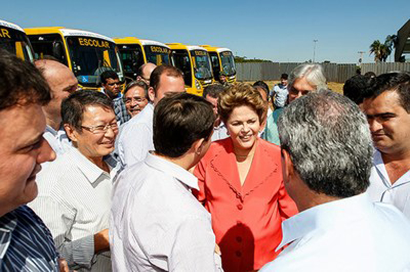 Dilma entregou 300 ônibus escolares para 78 municípios do Mato Grosso do Sul