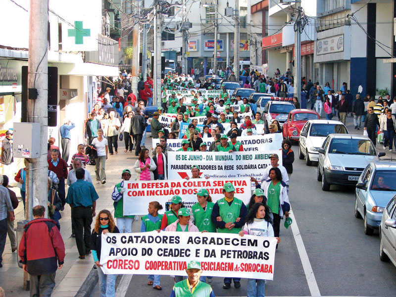 A Carrinhada é uma atividade do Projeto Cata-Vida 2012, realizado pelo Ceadec e patrocinado pela Petrobras