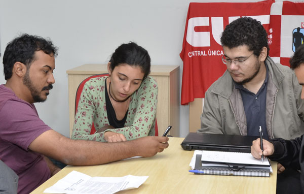 Membros do Movimento ContraCatraca em reunião no Sindicato dos Metalúrgicos, na manhã desta quinta, dia 20.