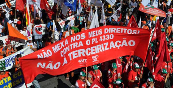 As manifestações também colocaram no centro do debate a urgência de mudanças estruturais na sociedade e no sistema político brasileiro