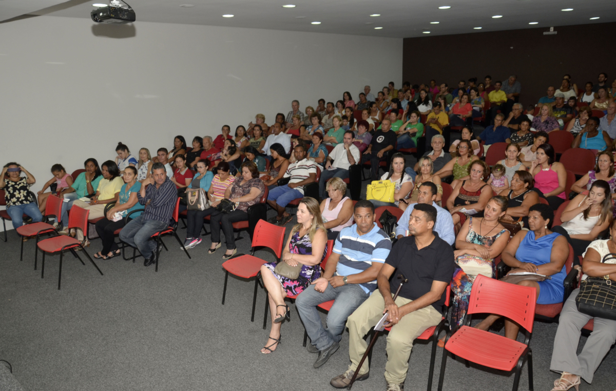 Auditório lotado no evento promovido pela subsede da CUT