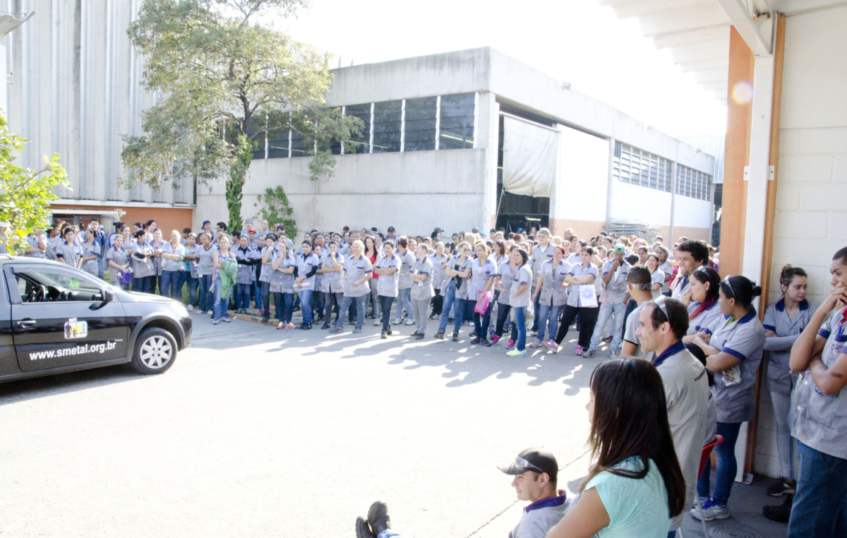 Dirigentes sindicais ouviram as reivindicações dos funcionários e levarão a pauta à empresa