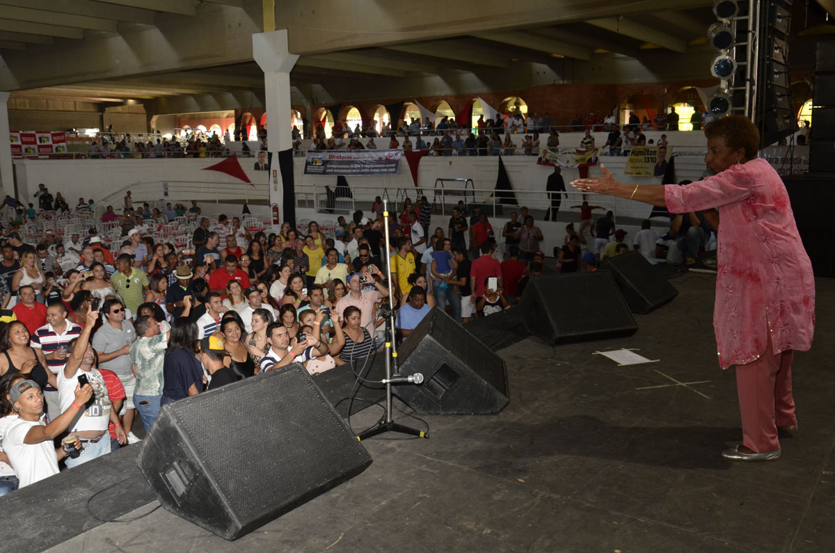 O show da cantora Lecy Brandão fechou o evento de comemoração de Posse da Diretoria