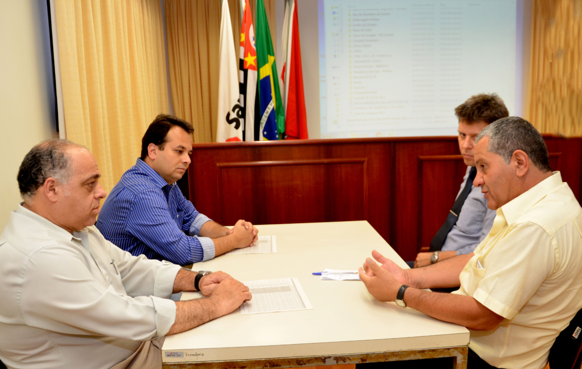 O gestor Francisco Fernandes, o diretor médico Fernando, vereador Izídio (PT), Alexandre (representando vereador Apolo (PSB))