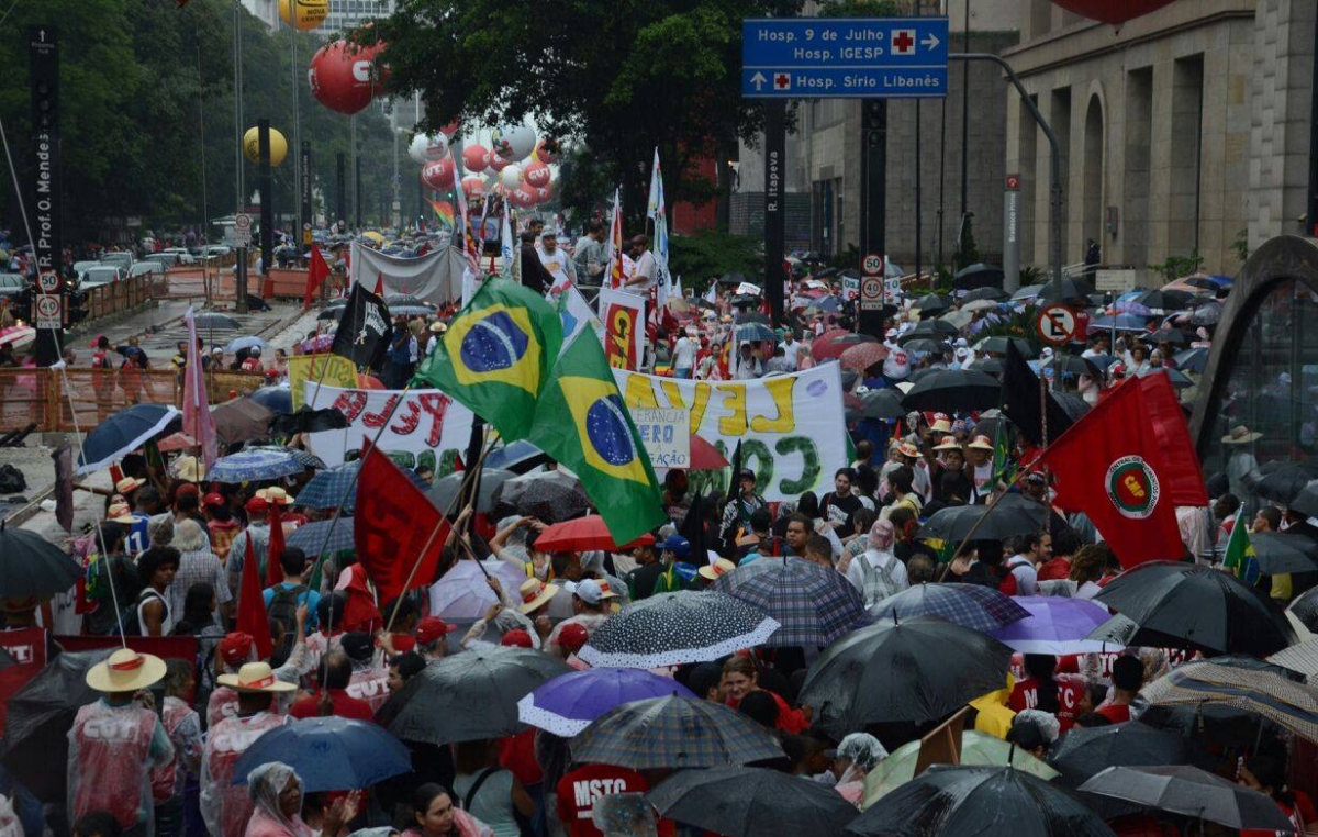 Mobilização reúne cerca de 50 mil na avenida Paulista em São Paulo