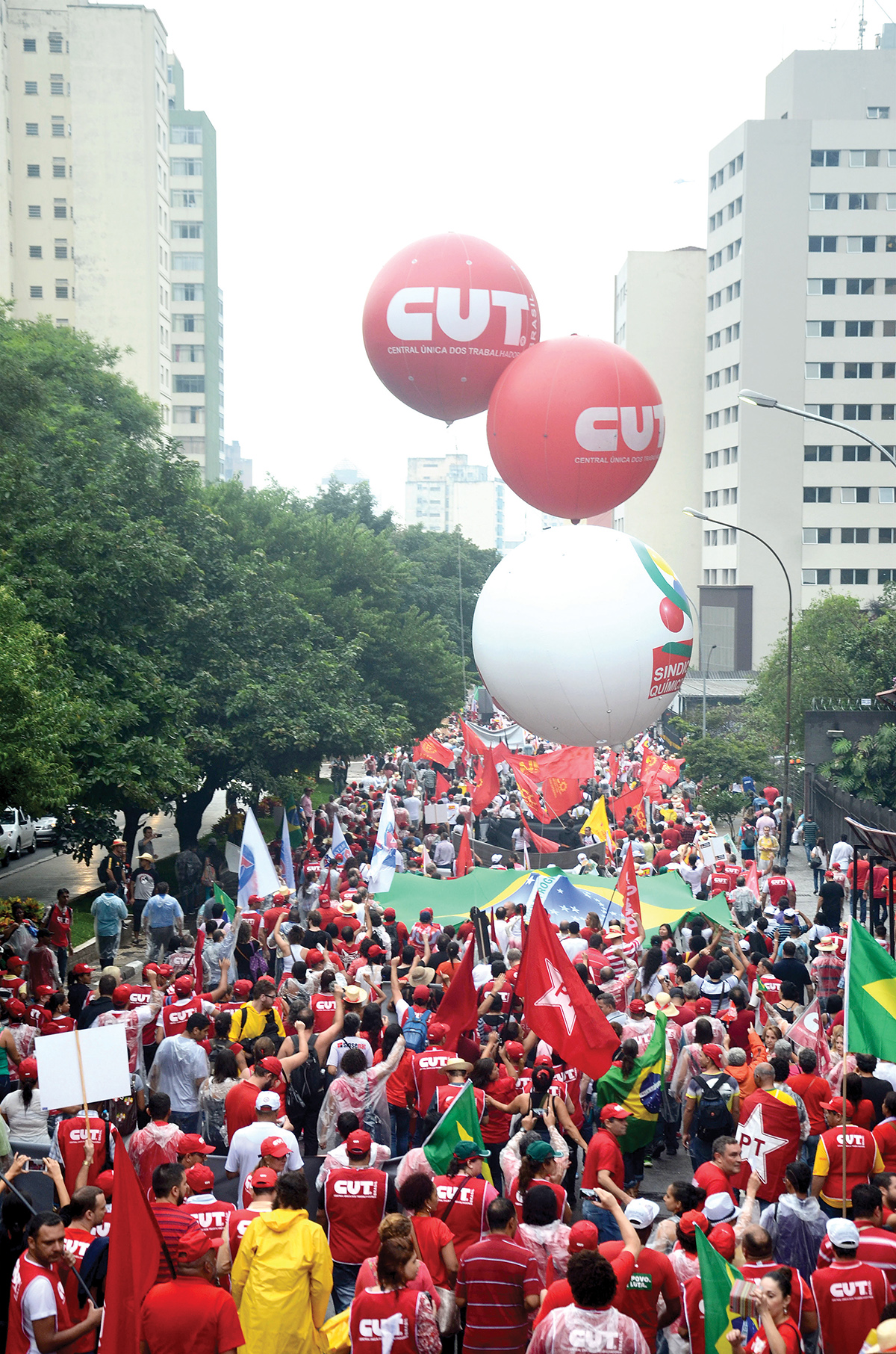 Último ato da CUT e dos movimentos sociais, dia 13 de março, reuniu 100 mil pessoas na avenida Paulista