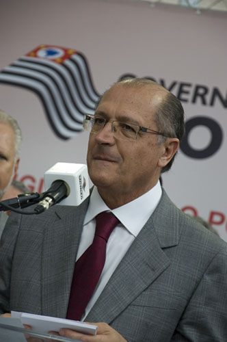 Os professores da rede estadual tiveram 12,3% de aumento no valor que recebem mensalmente, e não 45%, como afirmou Alckmin