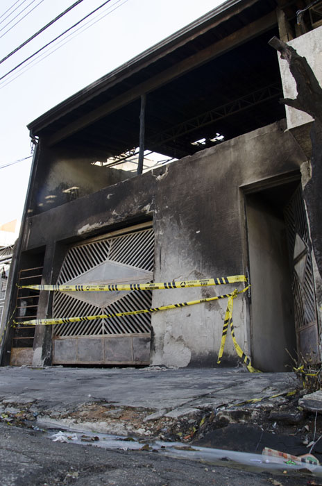 Com a explosão do avião, a garagem da casa de Miguel Gaudino ficou destruída