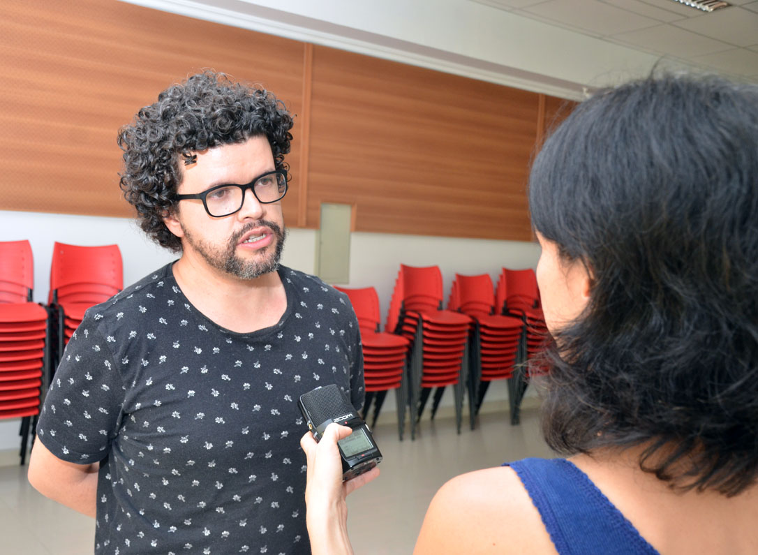 Cristiano Gouveia concedeu entrevista antes do espetáculo Palavras Andantes, no SMetal