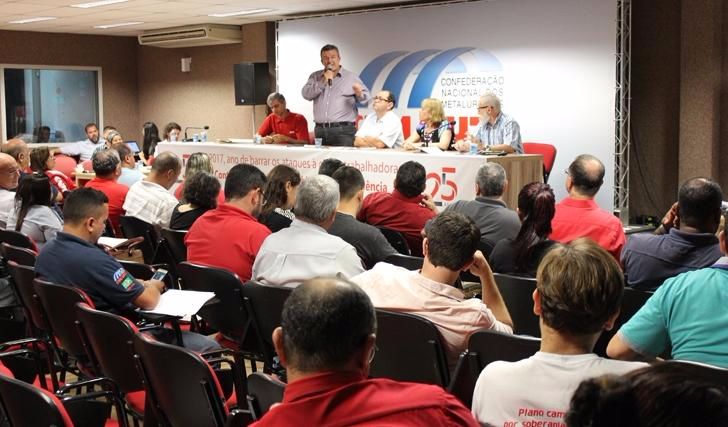 Lula, Luís Nassif, e Lindbergh Farias foram alguns dos presentes na atividade (Foto: CNM/CUT)