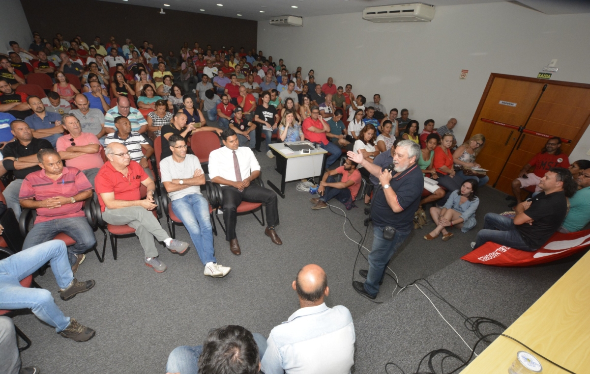 Representantes de sindicatos, centrais sindicais e movimentos sociais participaram do evento 