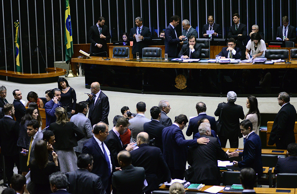 Urgente: Se não houver pressão popular, deputados da bancada patronal devem aprovar o projeto