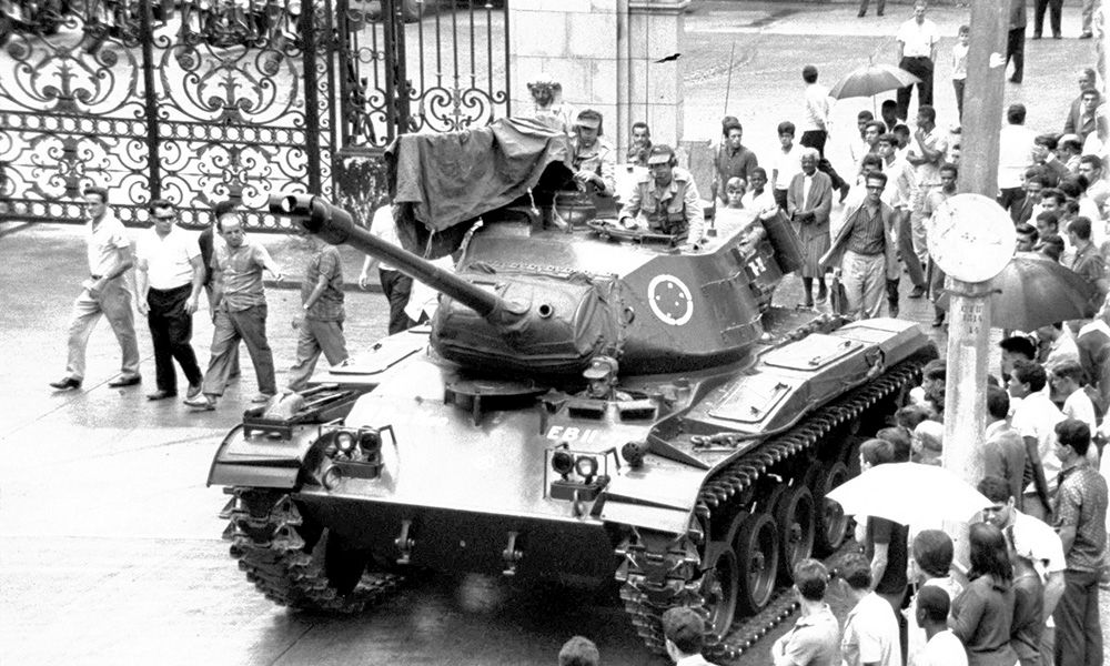 No dia 31 de março de 1964 o Brasil sofreu o golpe militar, que aboliu a democracia no Brasil por mais de 20 anos