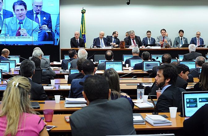 Presidente da comissão especial que discute a reforma, o deputado Carlos Marun (PMDB/MS), disse que o relatório será entregue na semana que vem e a votação vai acontecer até o dia 27