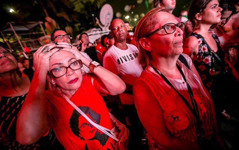 Multidão foi ao Vale do Anhangabaú, no centro de São Paulo, acompanhar votação na Câmara e prestar apoio à então presidenta Dilma