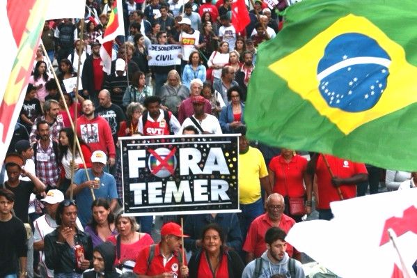 Pressionados pela população, deputados e senadores pressionam Temer para que 