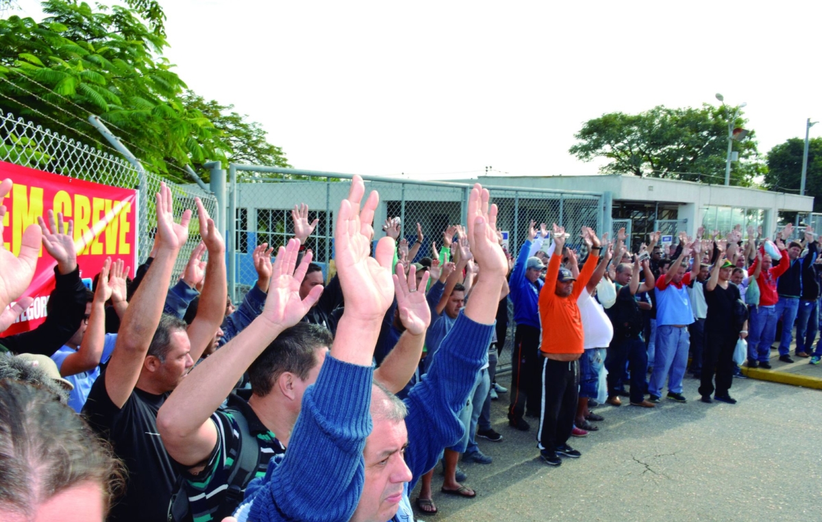 Trabalhadores da Apex aprovaram a proposta e encerraram greve