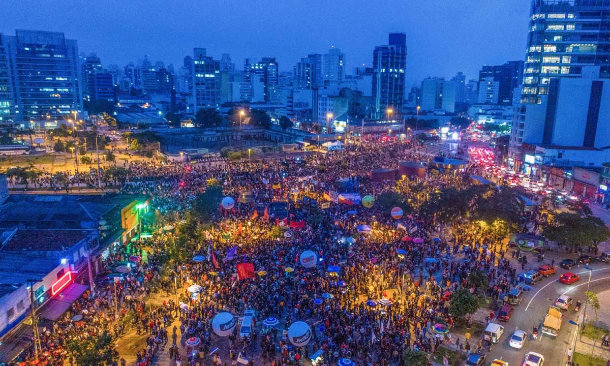 Cerca de 70 mil pessoas estiveram no ato da Greve Geral no Largo da Batata, na capital paulista