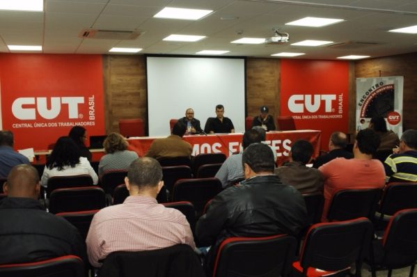 A atividade ocorreu no centro da capital paulista e contou com a participação dos ramos químico, metalúrgico, da alimentação, da construção e madeira e do vestuário e calçados.