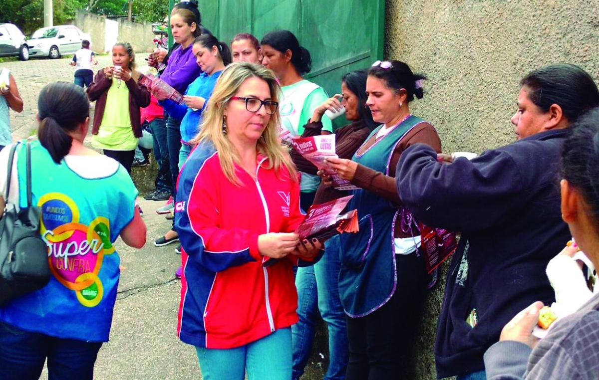 Dirigentes de sindicatos da CUT abriram nova fase de mobilizações com panfletagem em Sorocaba na terça-feira, dia 20.