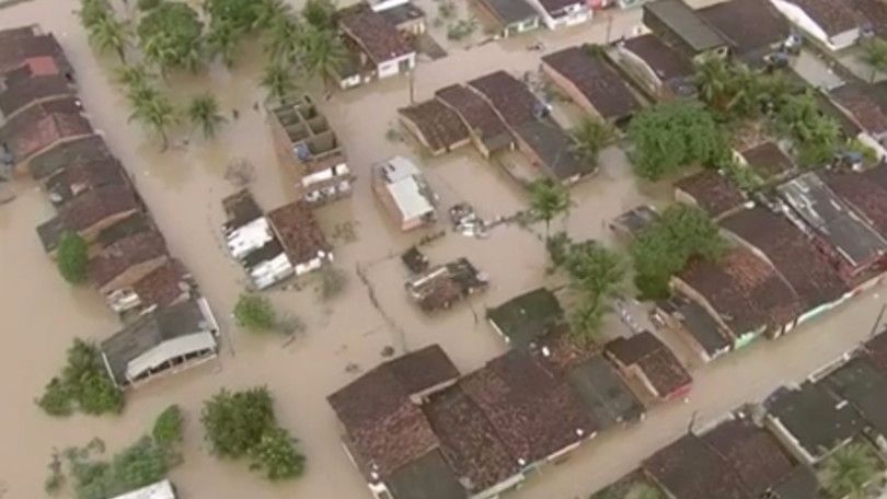 Chuvas e enchentes atingem 31 cidades em Pernambuco, sendo que 24 delas estão em estado de emergência. 