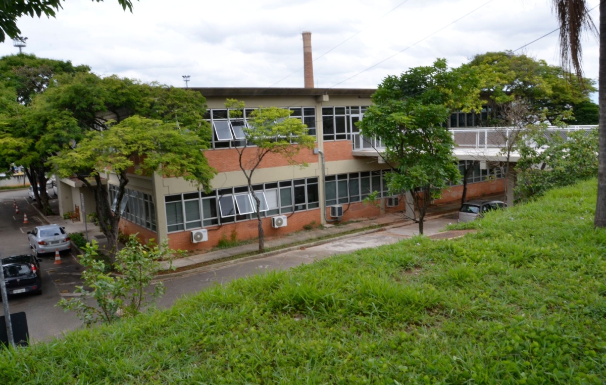 O campus está instalado na rua Maria Cinto de Biagi, 130, Jardim Santa Rosália.