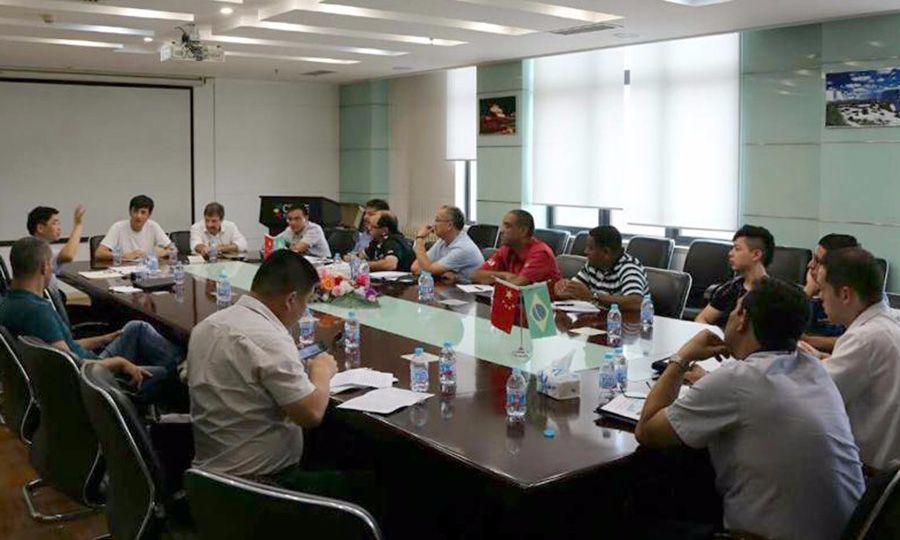 Em encontro na Universidade de Tsing Hua, em Pequim, os metalúrgicos da CUT tiveram informações sobre pesquisa energética em biodiesel