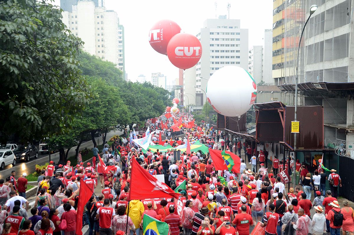 Reajuste salarial não chega se não tiver mobilização, assim como uma ditadura não cai sem o povo ir à luta.