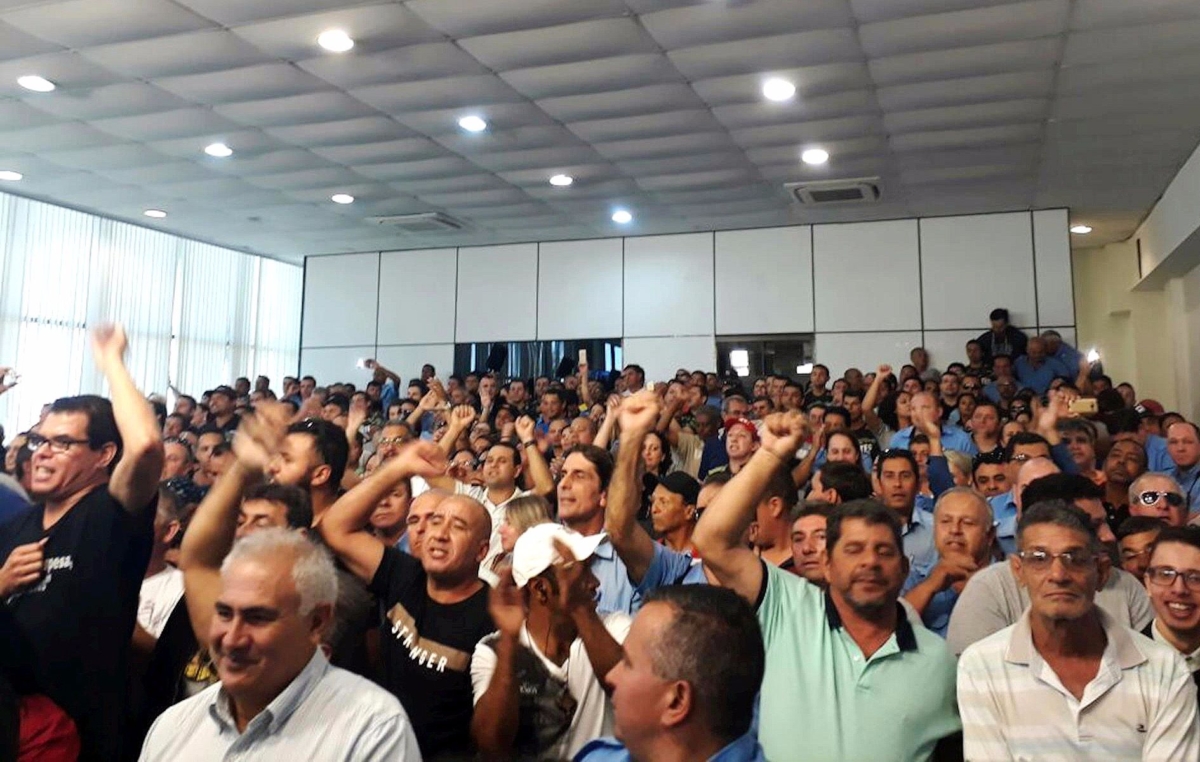Sorocabanos vão à Câmara para protestar contra medidas de Crespo (DEM)
