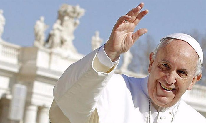 O Papa Francisco também criticou as tentativas de desqualificar e criminalizar o movimento sindical. 