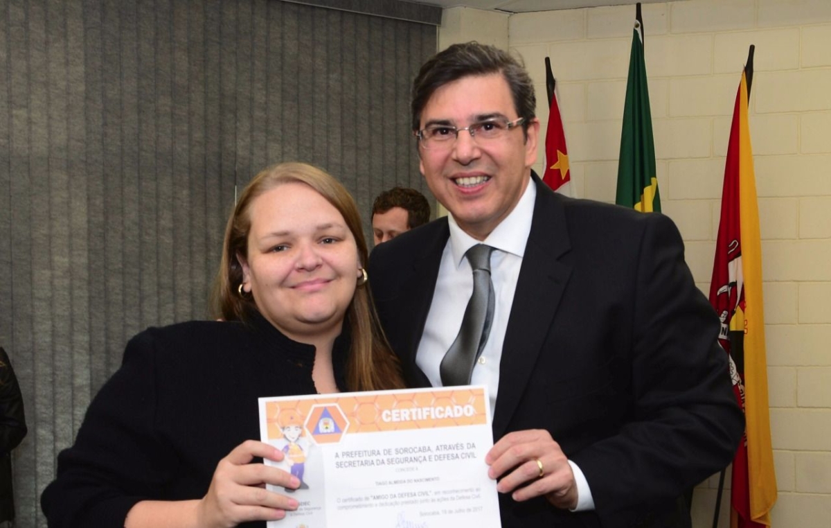 Gabriela Rebuá, responsável técnica do Banco de Alimentos, recebeu a homenagem.