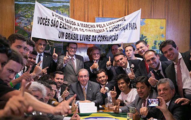 O comportamento do deputado, que já foi fotografado sorrindo, ao lado de Eduardo Cunha (PMDB), principal aliado de Temer, em reuniões, em Brasília.