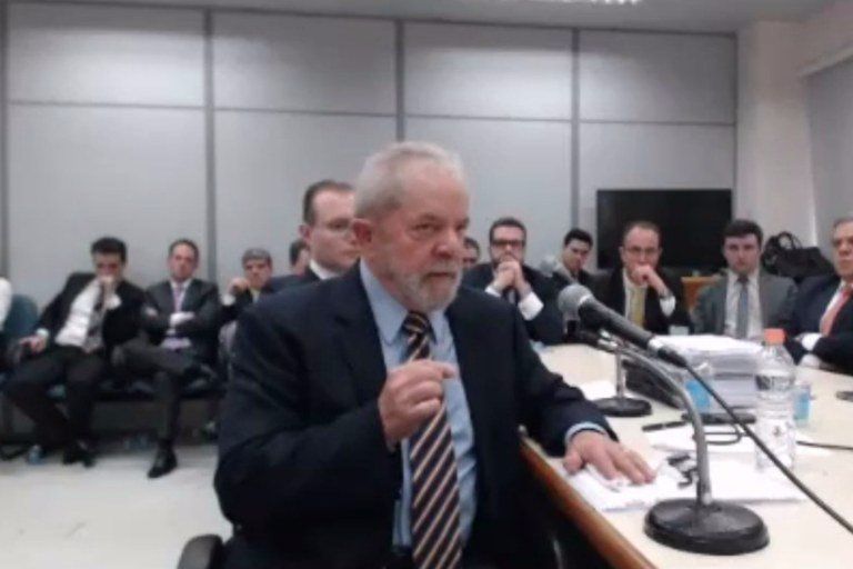 O ex-presidente Lula prestou depoimento ao juiz Sérgio Moro por cerca de duas horas em Curitiba