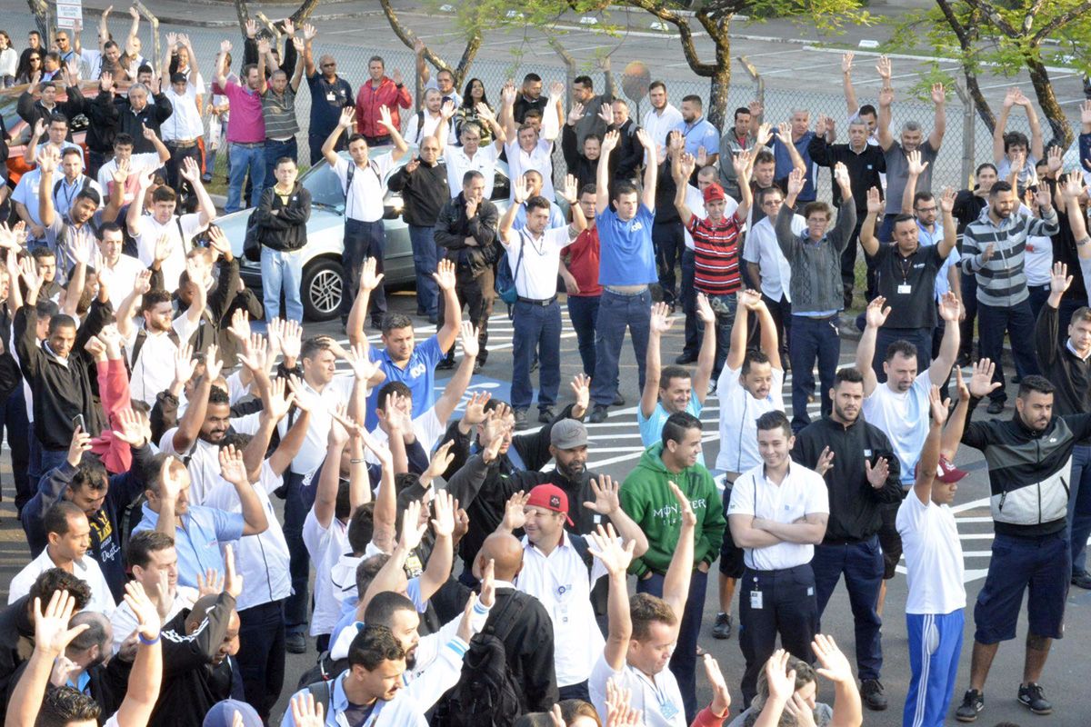 O protesto teve duração de duas horas e participaram trabalhadores do Grupo ZF, Bosch e Metal Borracha